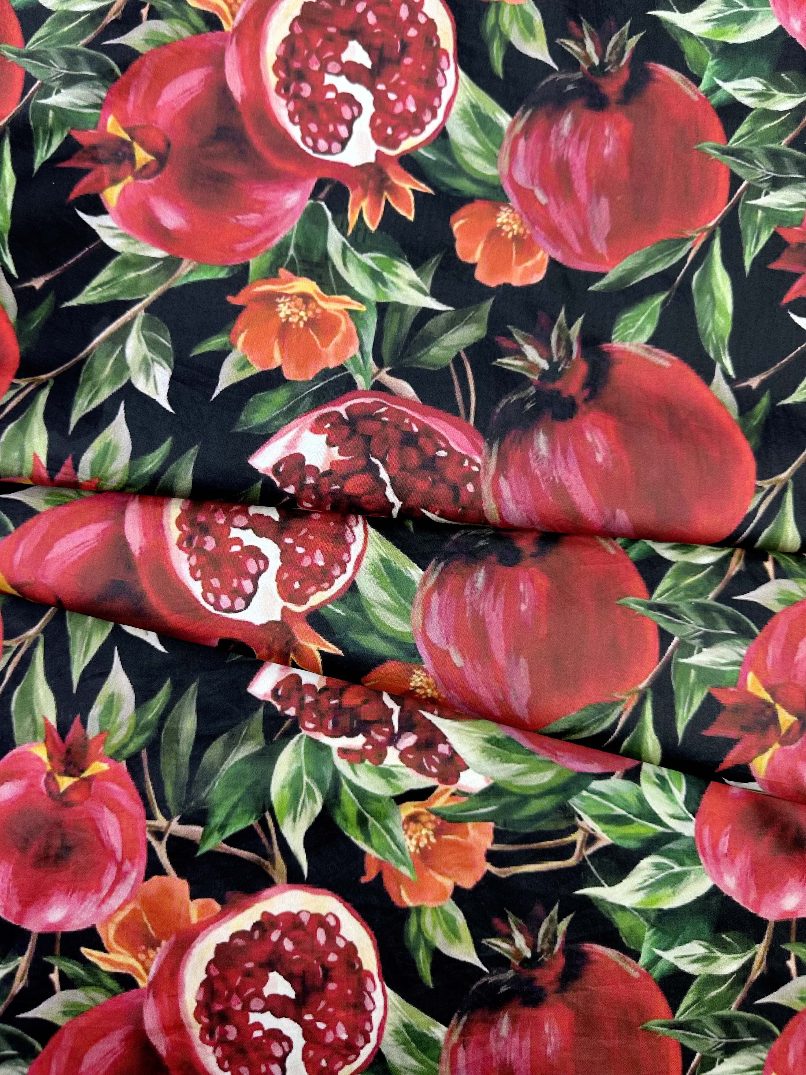 Ткань Хлопок черный с фруктовым принтом с гранатами 14488 1